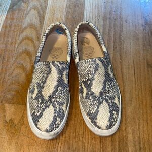 Vince Camuto Korli 2 Slip On Sneakers Snake Print Leather Womens 7.5